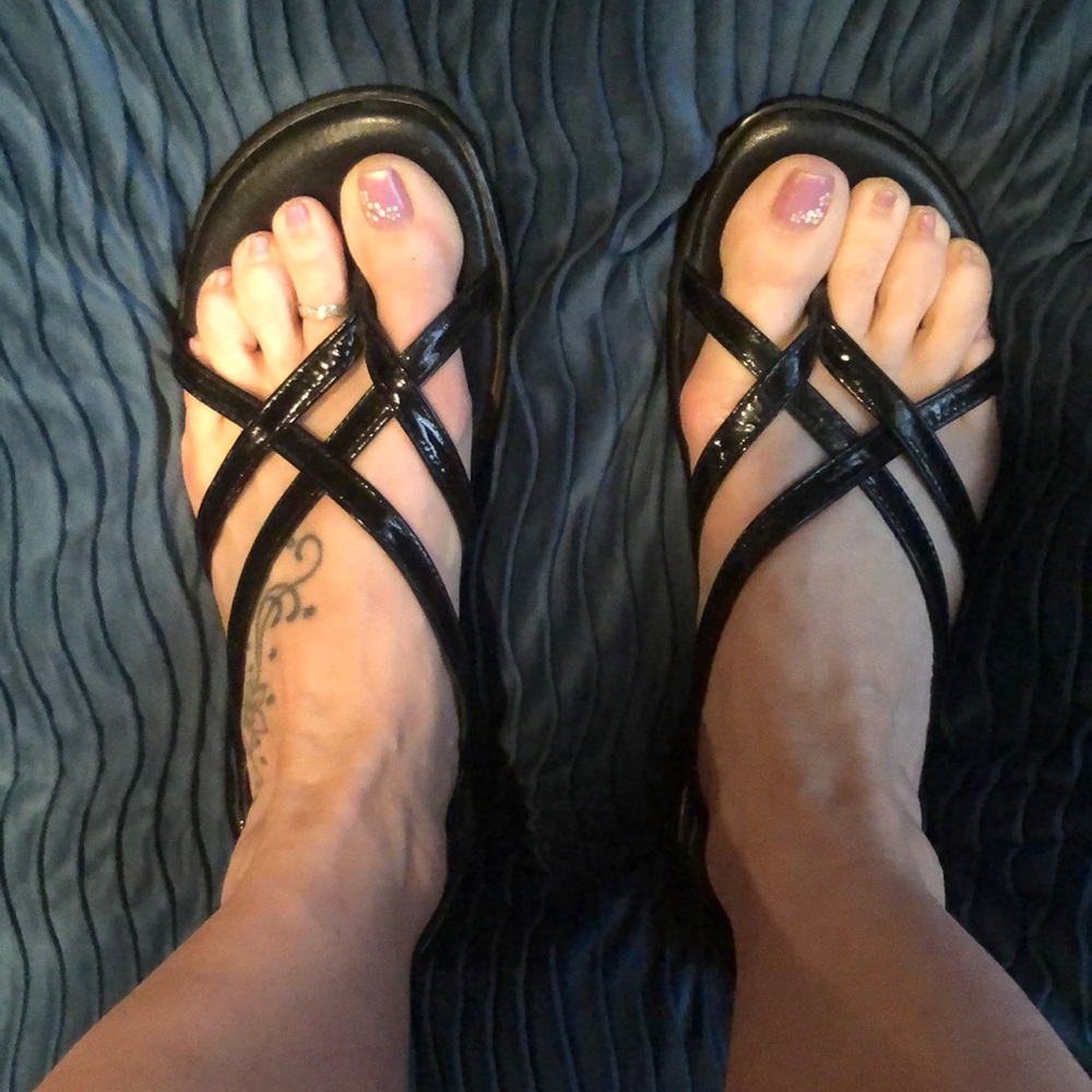 BORN strappy sandal..